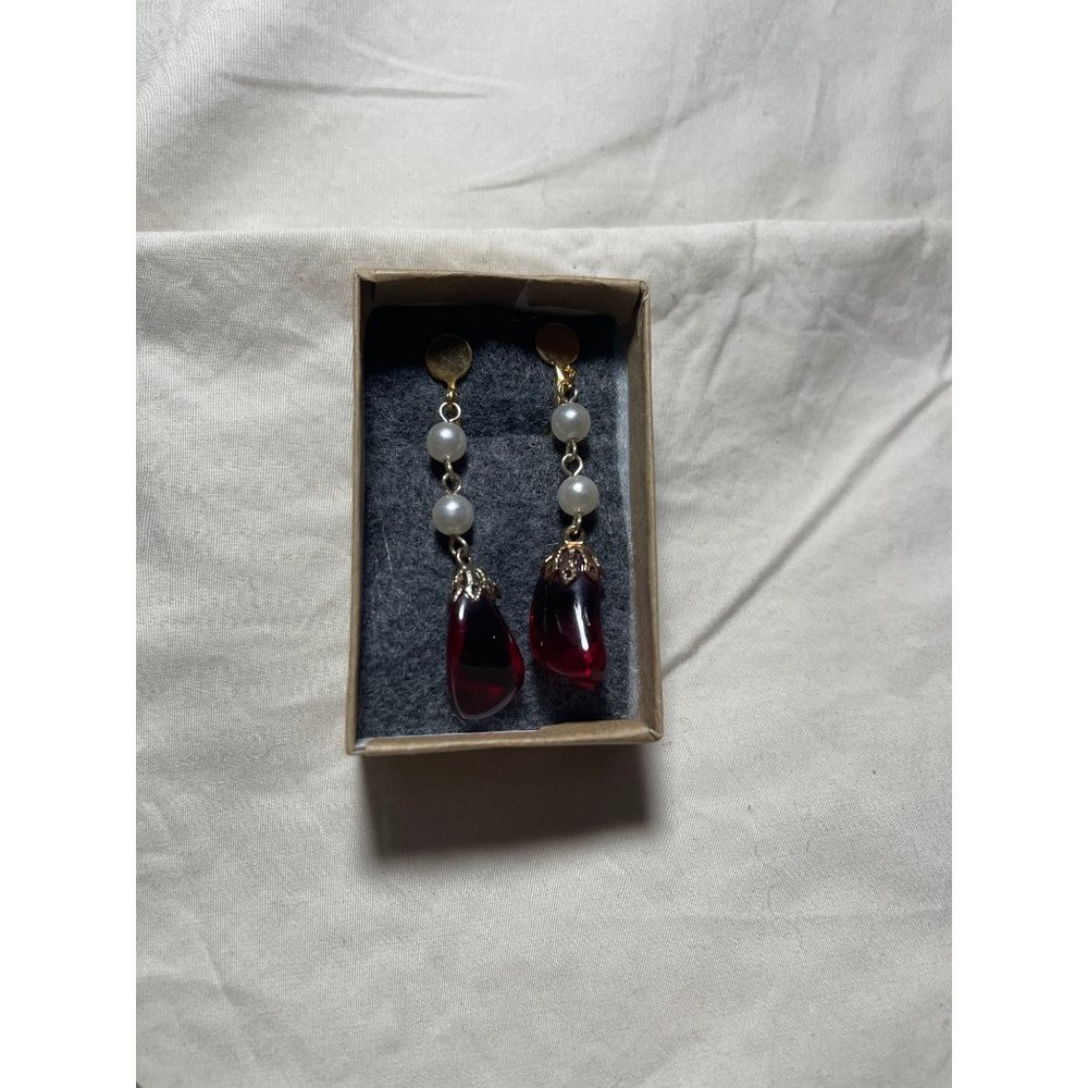 Beaded White Faux Pearl and Red Gem Stone Gold Tone Dangle Clip-On Earrings - Picture 11 of 11